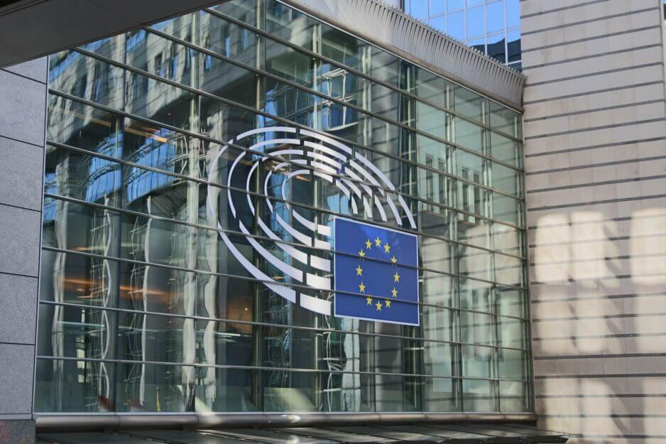 ΕΕ: Νέος νόμος με αυστηρούς κανόνες για τις online πλατφόρμες